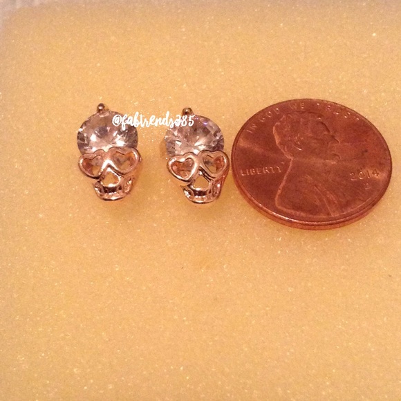 LAST PAIR- SKULL EARRINGS - Picture 2 of 3